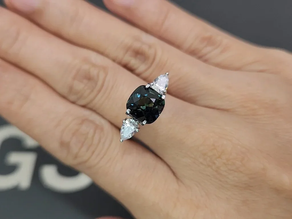 Unheated green sapphire cushion cut  4.12 carats, Sri Lanka Image №5