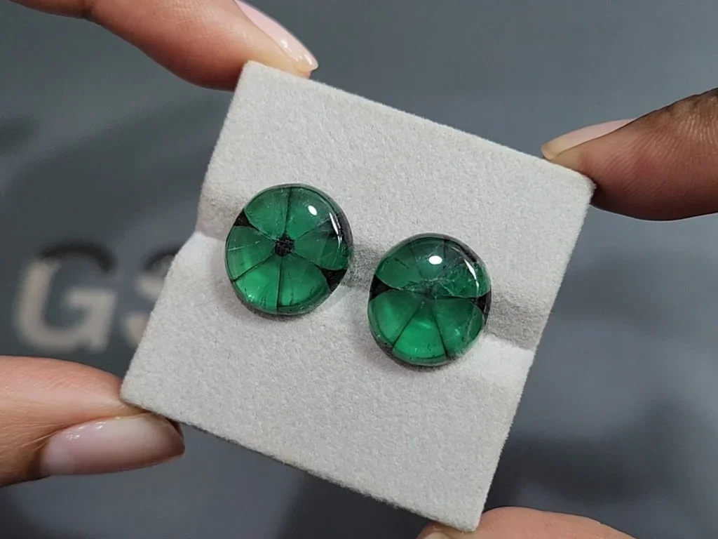 Pair of emeralds trapiche Vivid Green cabochon cut 17.43 carats, Colombia Image №4