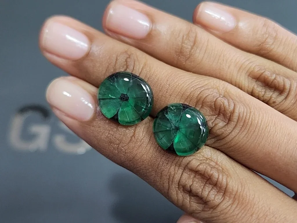 Pair of emeralds trapiche Vivid Green cabochon cut 17.43 carats, Colombia Image №2