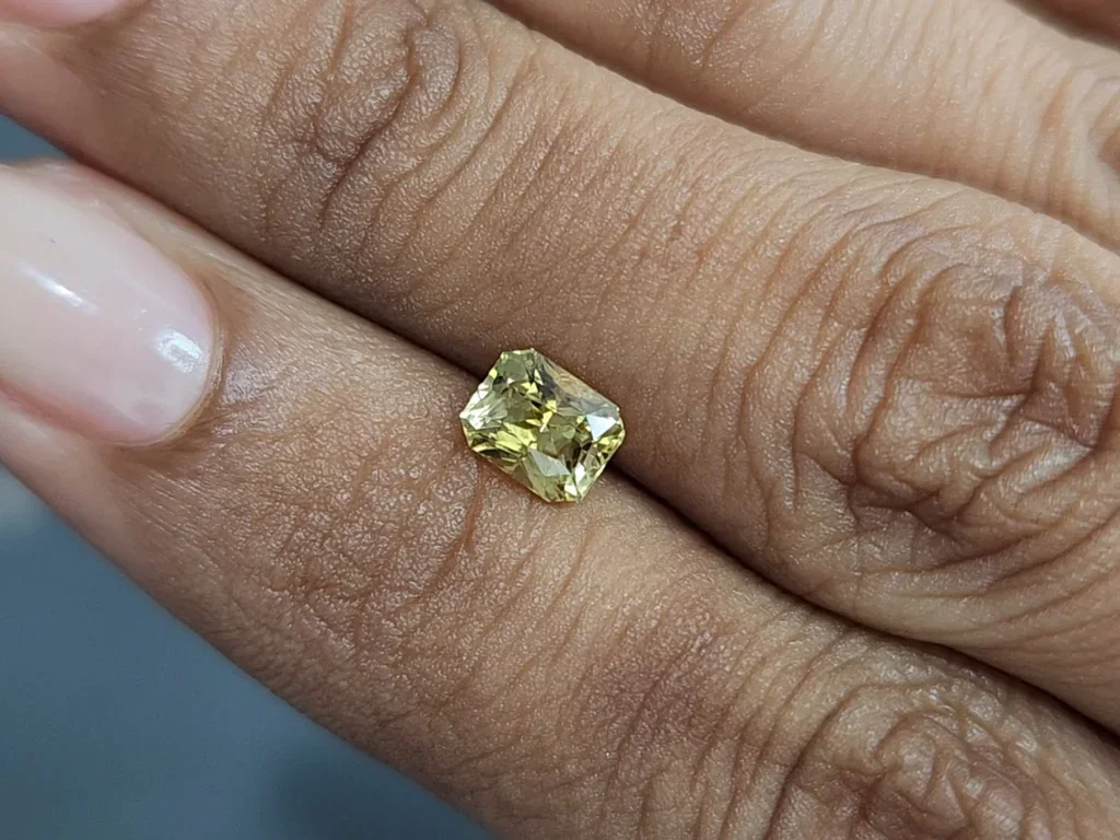 Unheated yellow sapphire radiant cut 1.12 carats, Sri Lanka Image №4