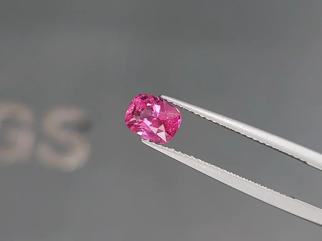 Spinel Mahenge cushion cut 1.52 carats, Tanzania Image №3