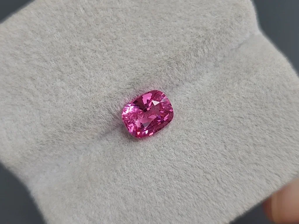 Spinel Mahenge cushion cut 1.52 carats, Tanzania Image №4