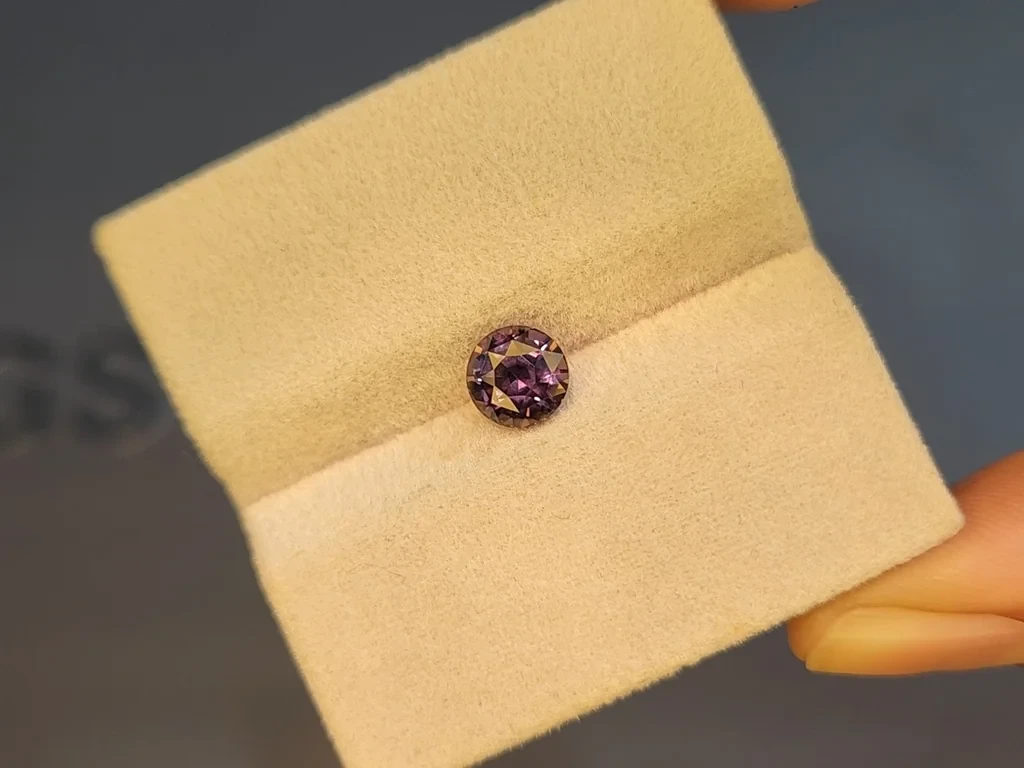 Sapphire color change round cut 1.62 carats, Sri Lanka Image №7