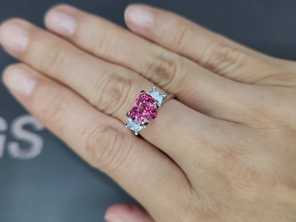 Spinel Mahenge Vibrant Pink heart shape 2.17 carats, Tanzania Image №5