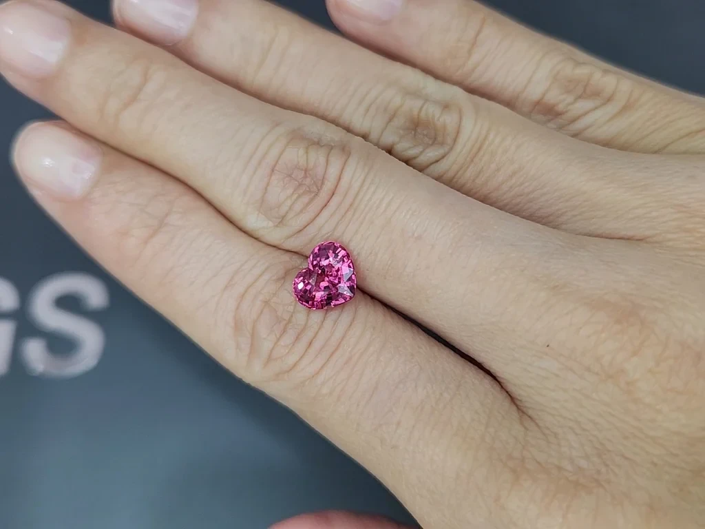 Spinel Mahenge Vibrant Pink heart shape 2.17 carats, Tanzania Image №2
