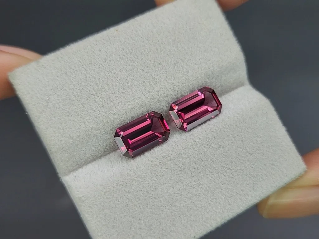 Pair of rhodolite garnets octagon cut 4.53 carats, Madagascar Image №4