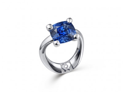 Ring with a cornflower blue sapphire of 5.11 carats in 18K white gold photo