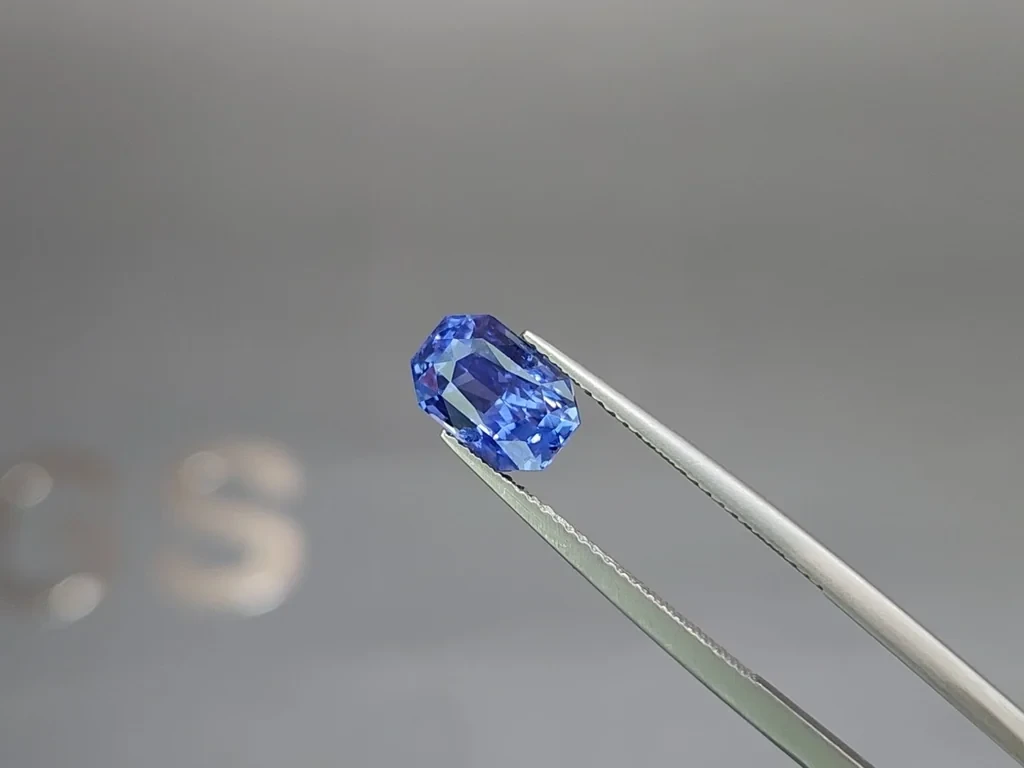 Sapphire Cornflower Blue radiant cut 3.45 carats,Sri Lanka Image №3