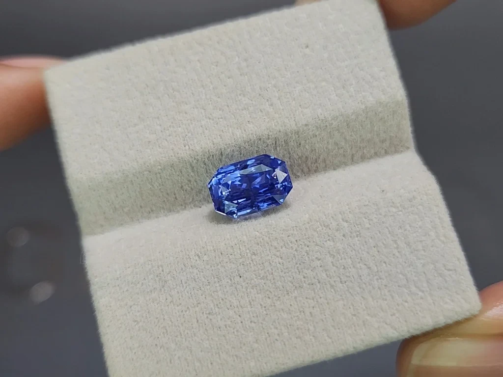 Sapphire Cornflower Blue radiant cut 3.45 carats,Sri Lanka Image №4