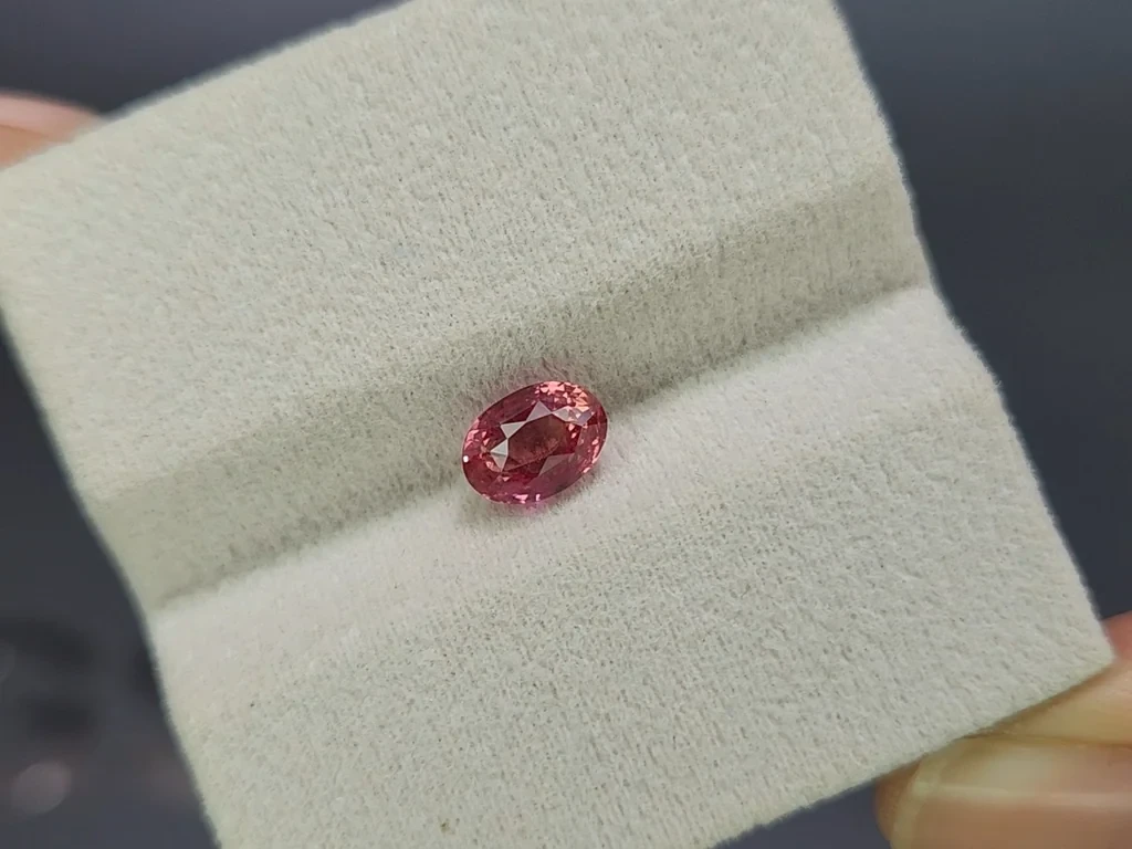 Sapphire Padparadscha oval cut 1.60 carats, Sri Lanka Image №4