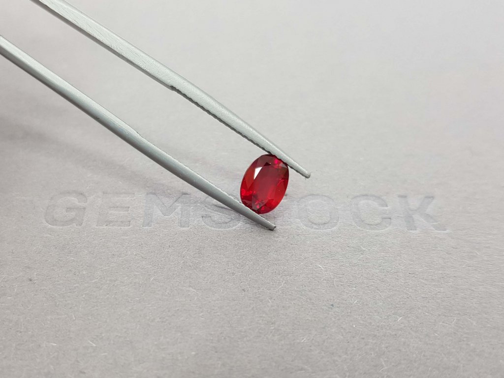 Pigeon's blood unheated oval ruby 1.45 ct, Mozambique Image №4