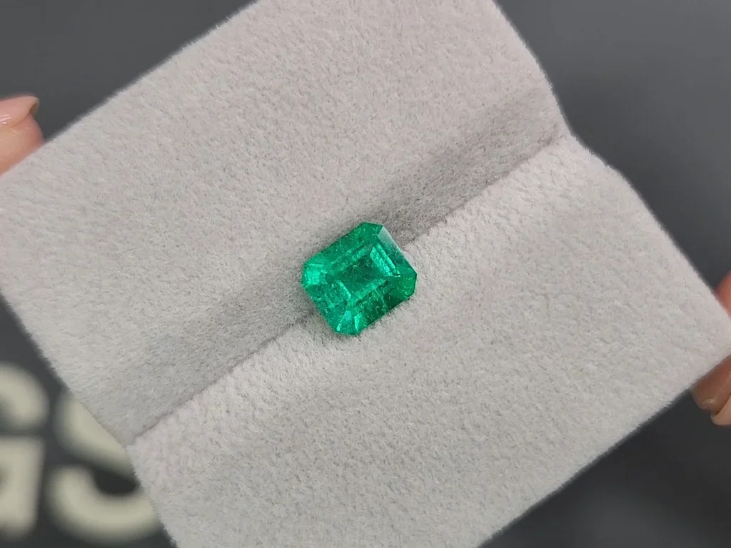 Itense Colombian emerald octagon cut 1.18 ct Image №4