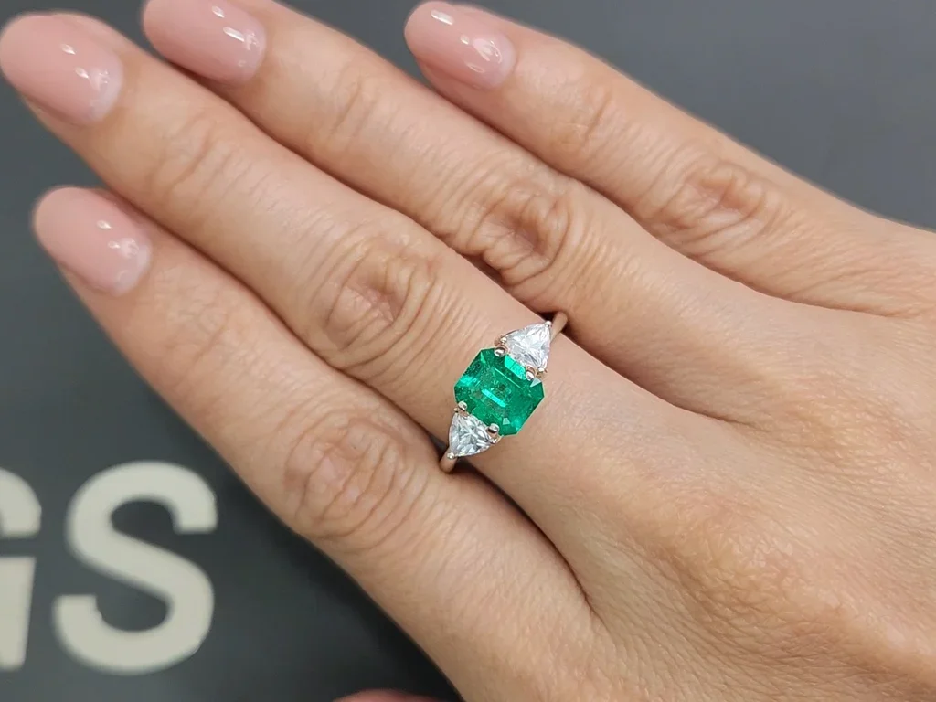 Itense Colombian emerald octagon cut 1.18 ct Image №5