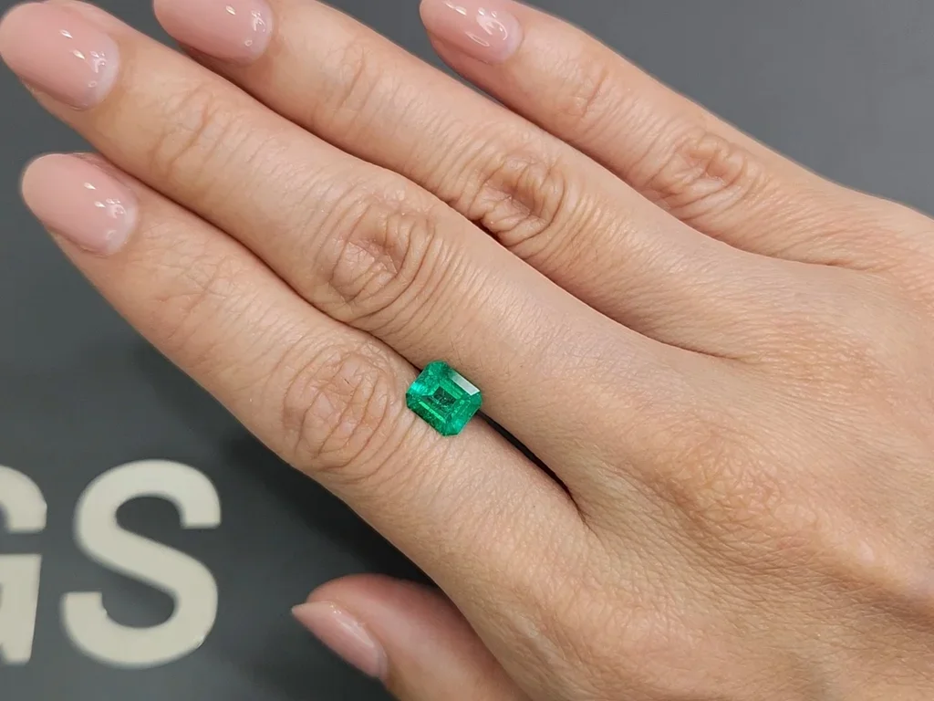 Itense Colombian emerald octagon cut 1.18 ct Image №2