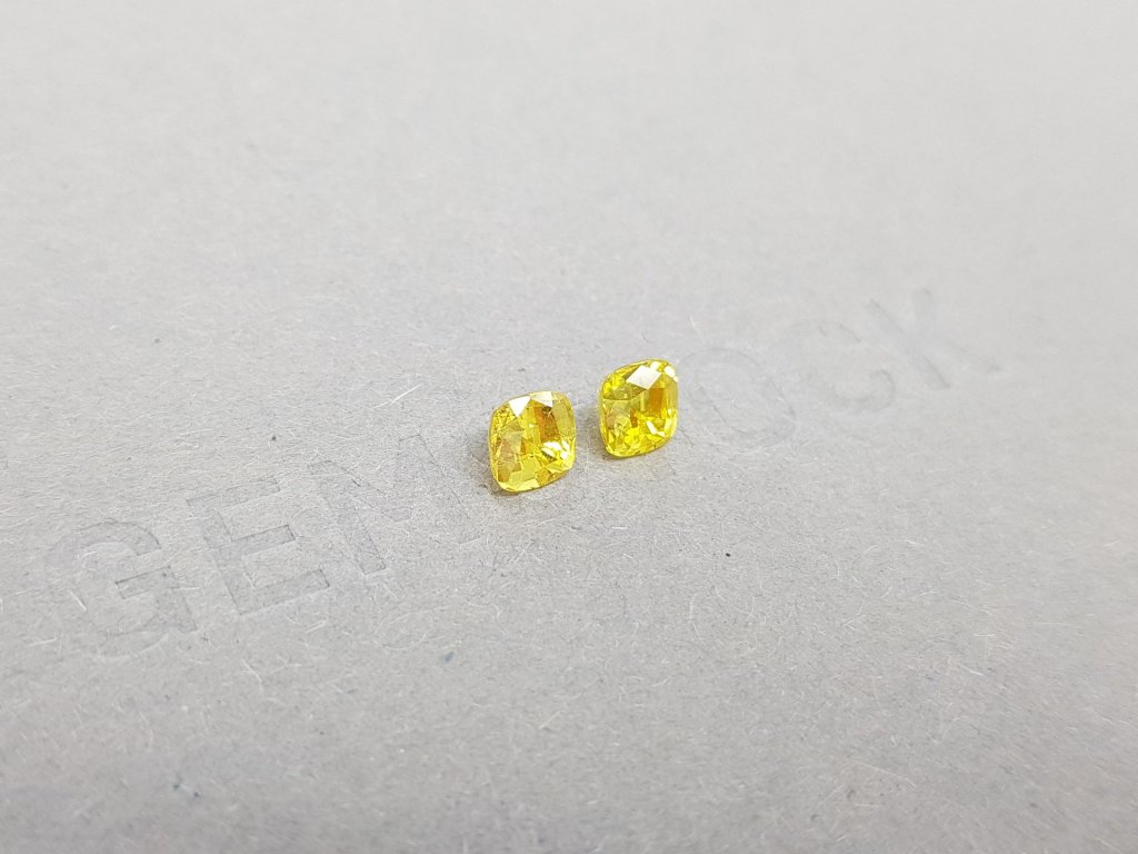 Pair of intense yellow sapphires, untreated, 1.30 ct Image №3