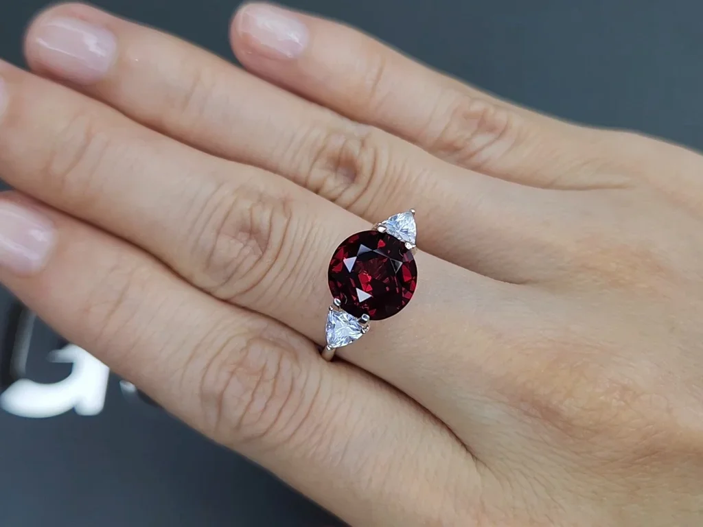 Red-orange rhodolite garnet in round cut 5.09 carats, Tanzania Image №5