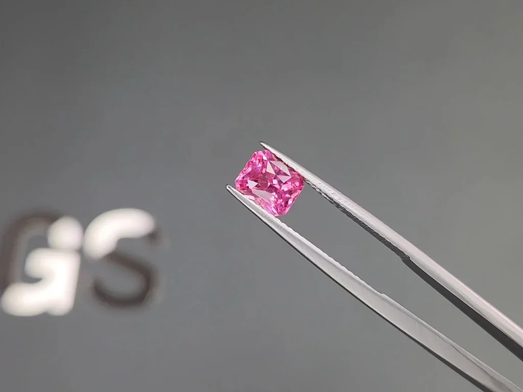 Vivid pink spinel in radiant cut 1.25 carats, Tanzania Image №3