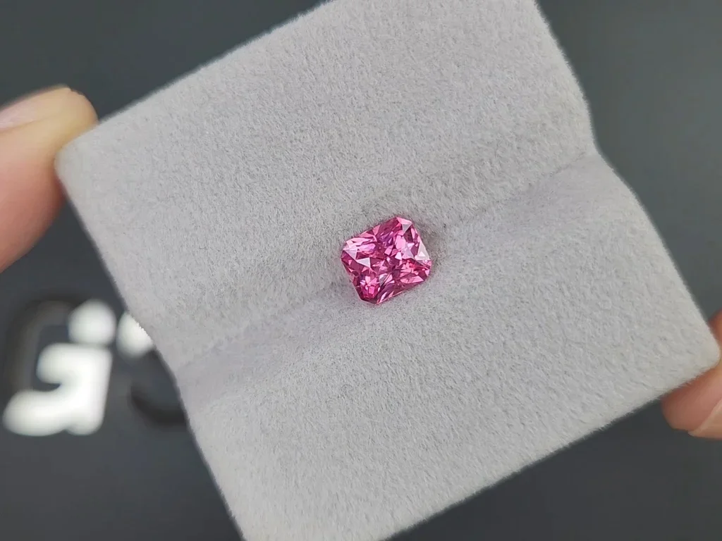 Vivid pink spinel in radiant cut 1.25 carats, Tanzania Image №4