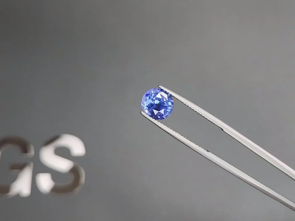 Unheated Cornflower Blue sapphire in oval cut 3.16 carats, Sri Lanka  Image №3