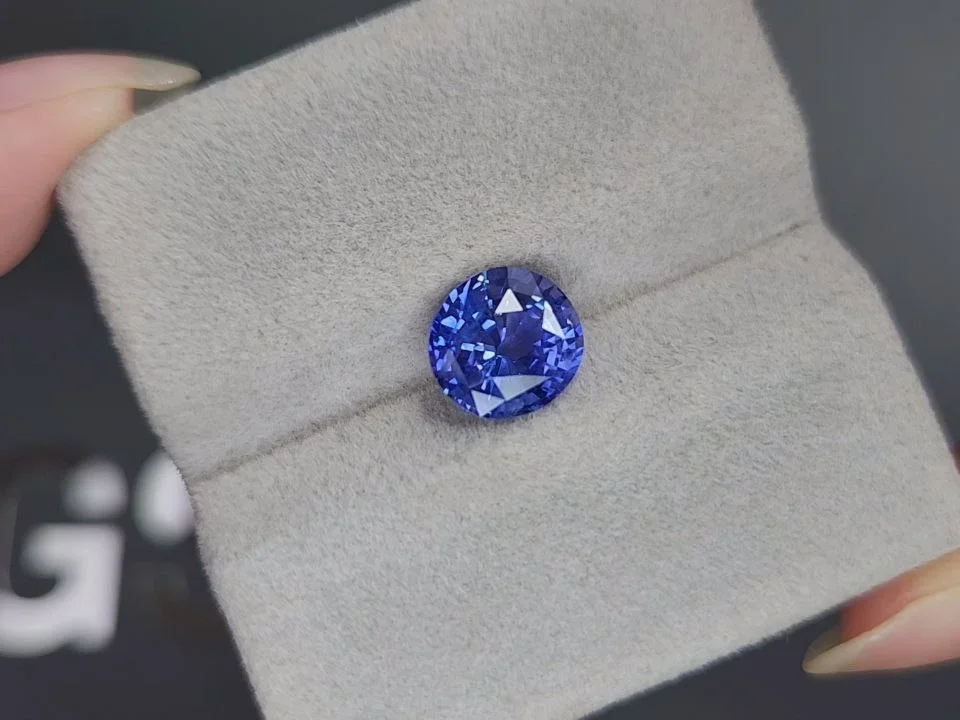 Unheated Cornflower Blue sapphire in oval cut 3.16 carats, Sri Lanka  Image №4