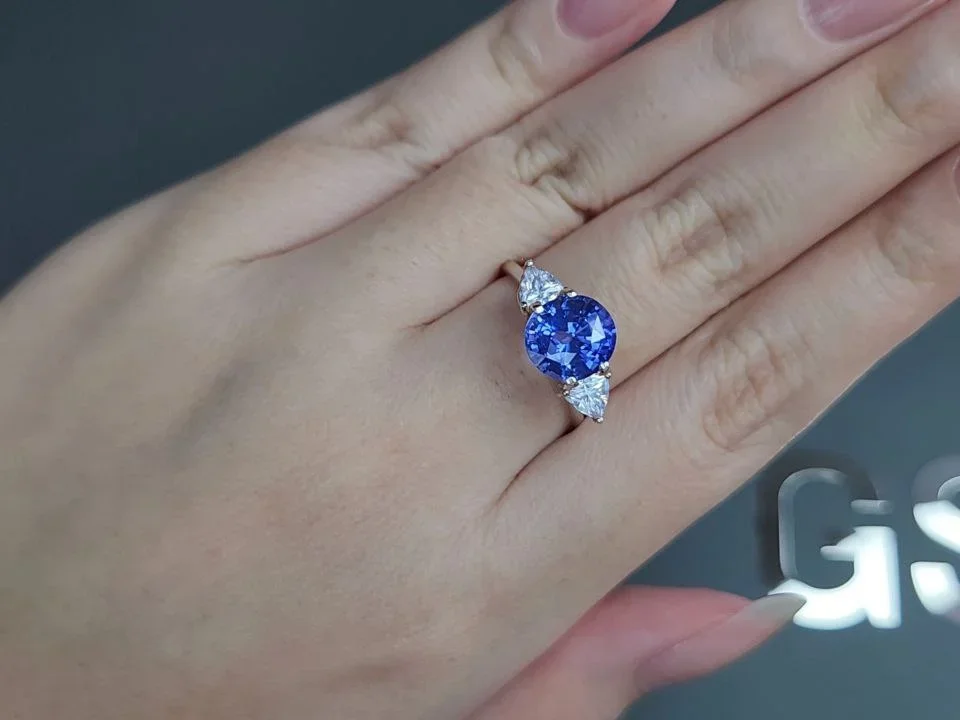 Unheated Cornflower Blue sapphire in oval cut 3.16 carats, Sri Lanka  Image №5