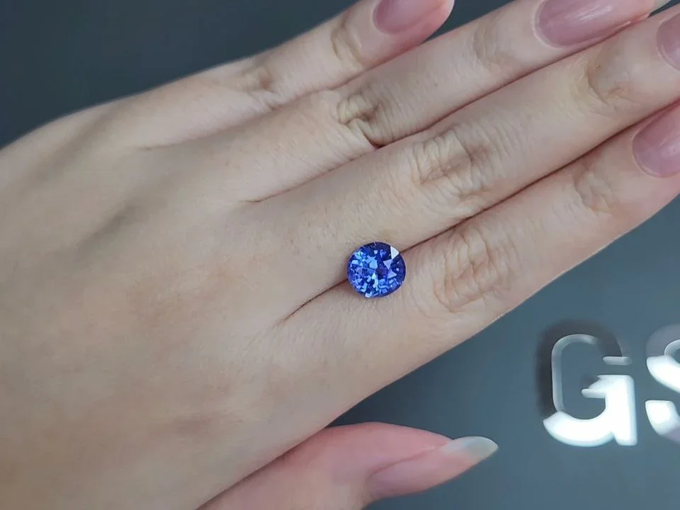 Unheated Cornflower Blue sapphire in oval cut 3.16 carats, Sri Lanka  Image №2