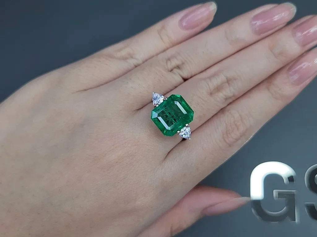 Intense green emerald in octagon cut 7.94 carats, Zambia  Image №5