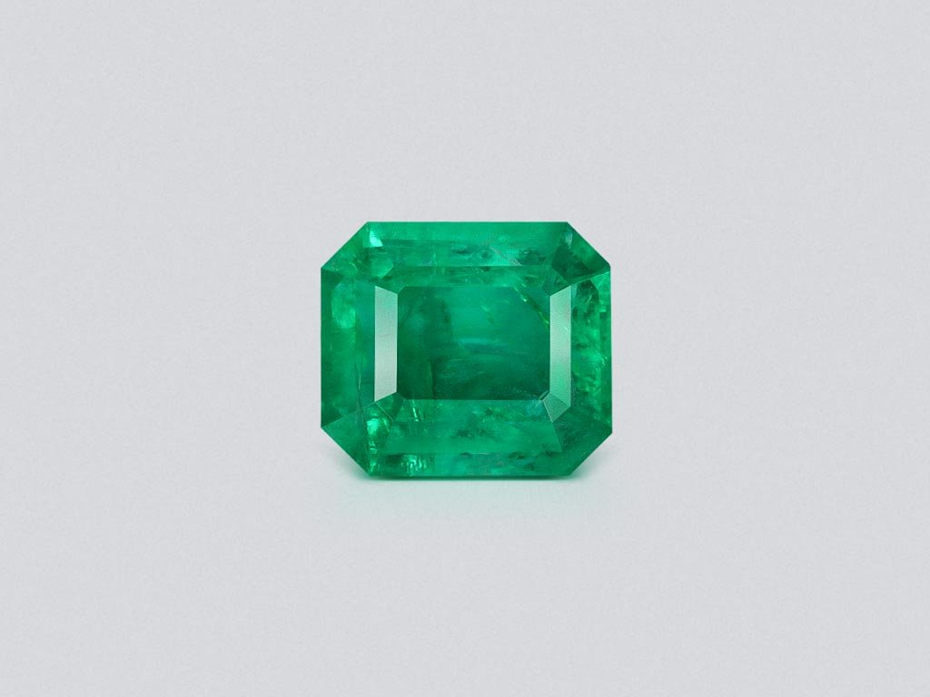 Intense green emerald in octagon cut 7.94 carats, Zambia  Image №1