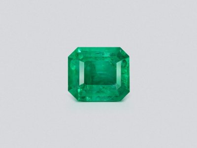 Intense green emerald in octagon cut 7.94 carats, Zambia  photo