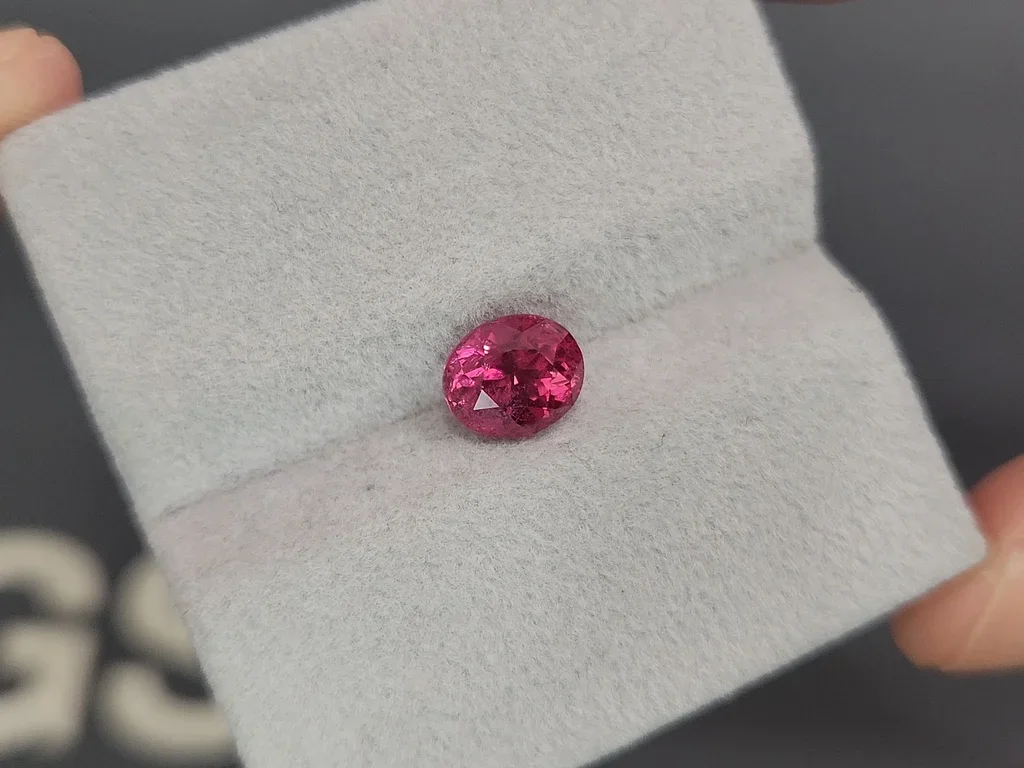 Spinel Mahenge hot pink oval cut 1.98 carats, Tanzania Image №4