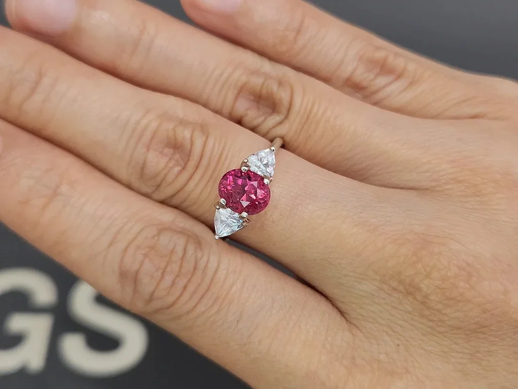 Spinel Mahenge hot pink oval cut 1.98 carats, Tanzania Image №5