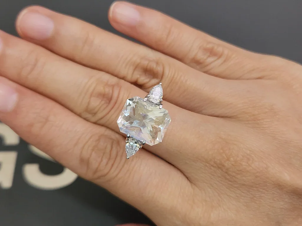 Rainbow moonstone in radiant cut 10.82 carats, Madagascar Image №5