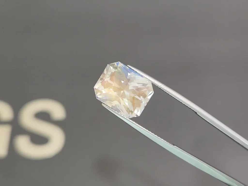 Rainbow moonstone in radiant cut 10.82 carats, Madagascar Image №3