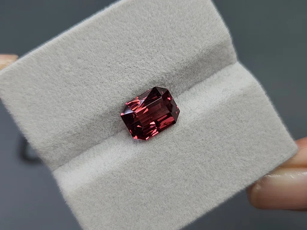 Malaya garnet octagon cut 4.62 carats, Tanzania  Image №4