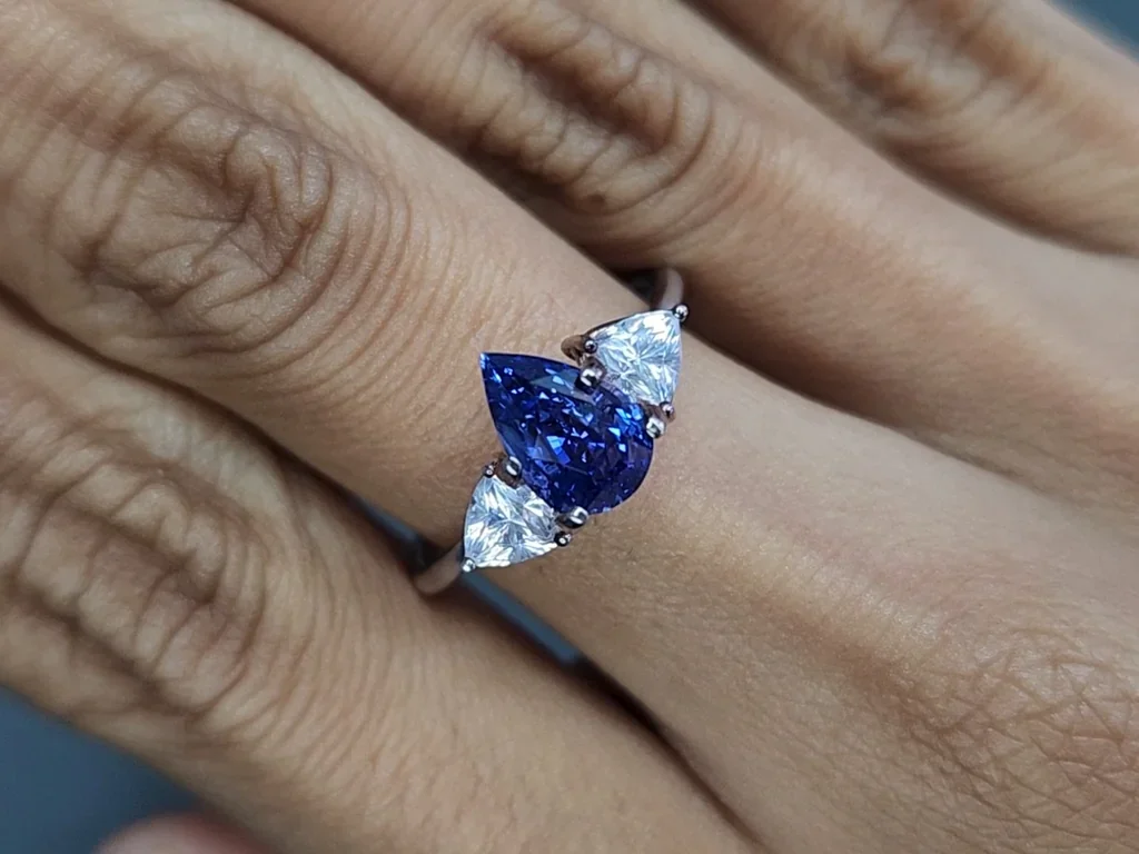 Sapphire Cornflower Blue pear cut  2.07 carats, Sri Lanka Image №5