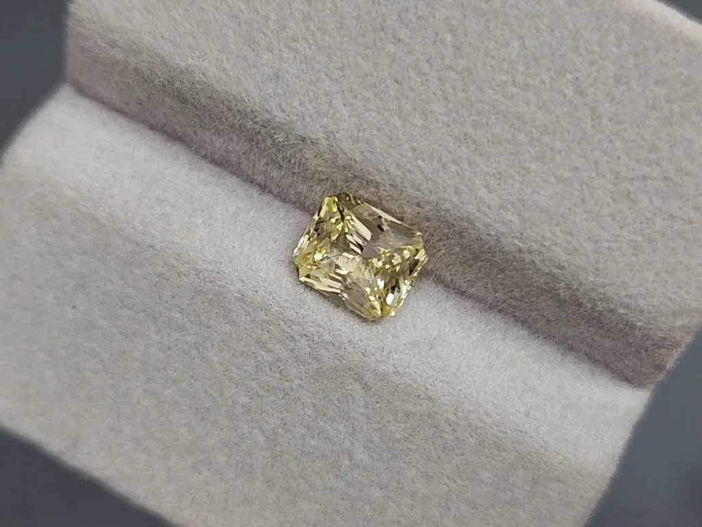 Pastel Yellow radiant cut sapphire 1.60ct, Sri Lanka  Image №3