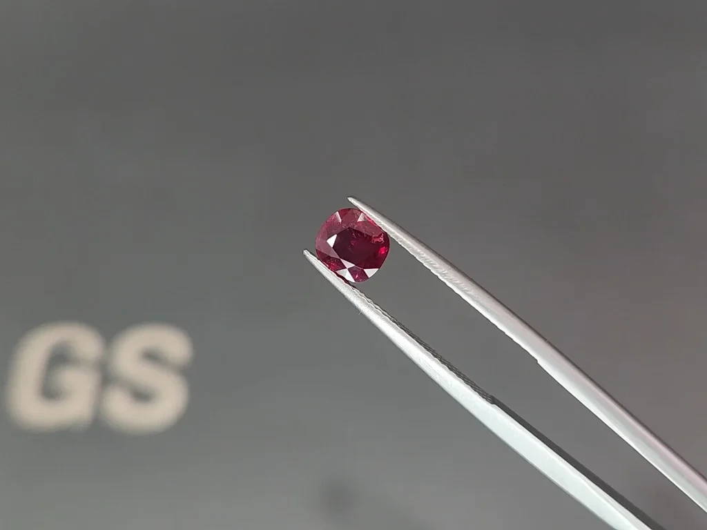 Unheated ruby Pigeon blood cushion cut 1.06 carats, Burma  Image №3
