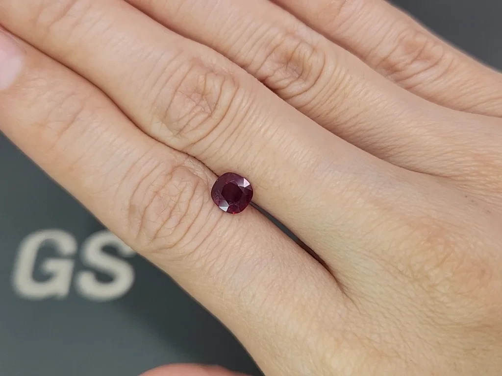 Unheated ruby Pigeon blood cushion cut 1.06 carats, Burma  Image №2