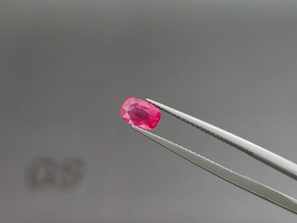 Ruby red pink cushion cut 1.02 carats,  Mozambique Image №3