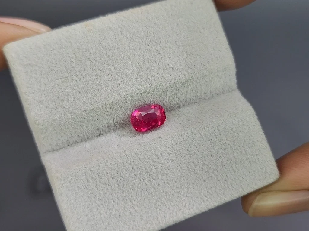 Ruby red pink cushion cut 1.02 carats,  Mozambique Image №4
