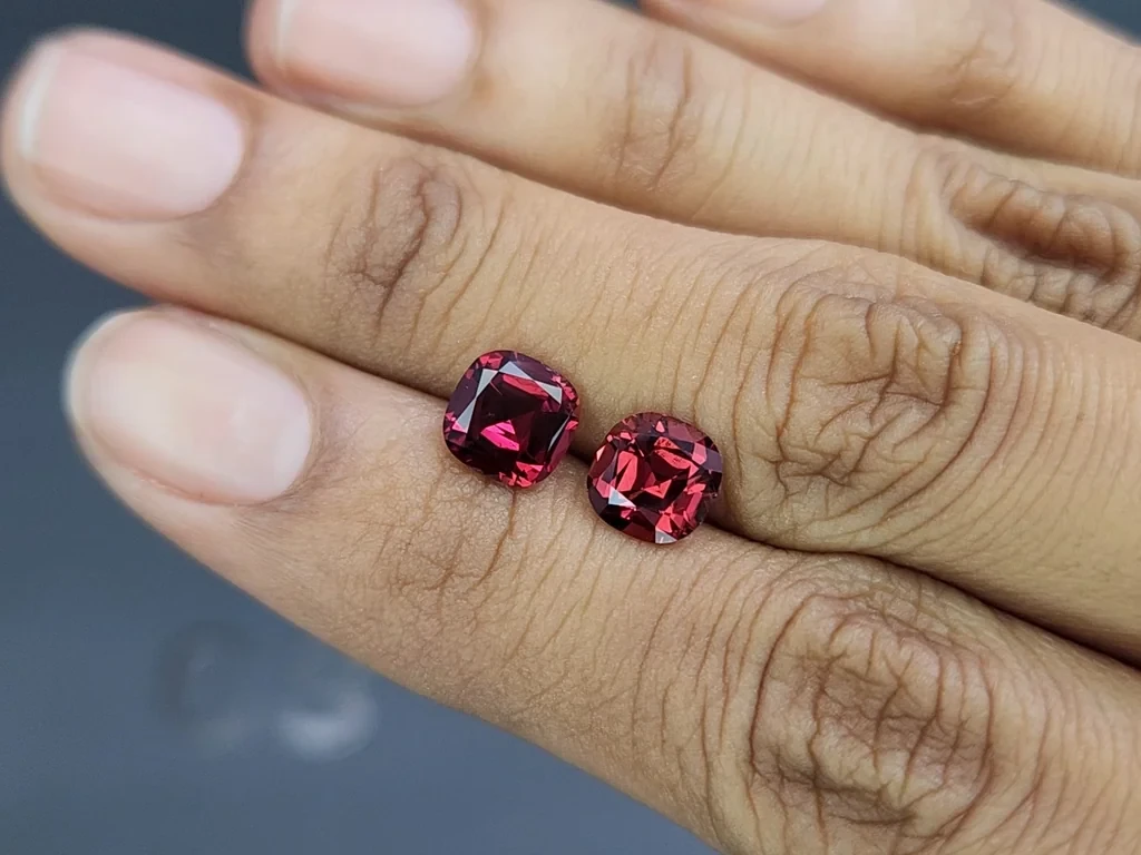 Pair of rhodolite garnets cushion cut 3.54 carats, Madagascar Image №2