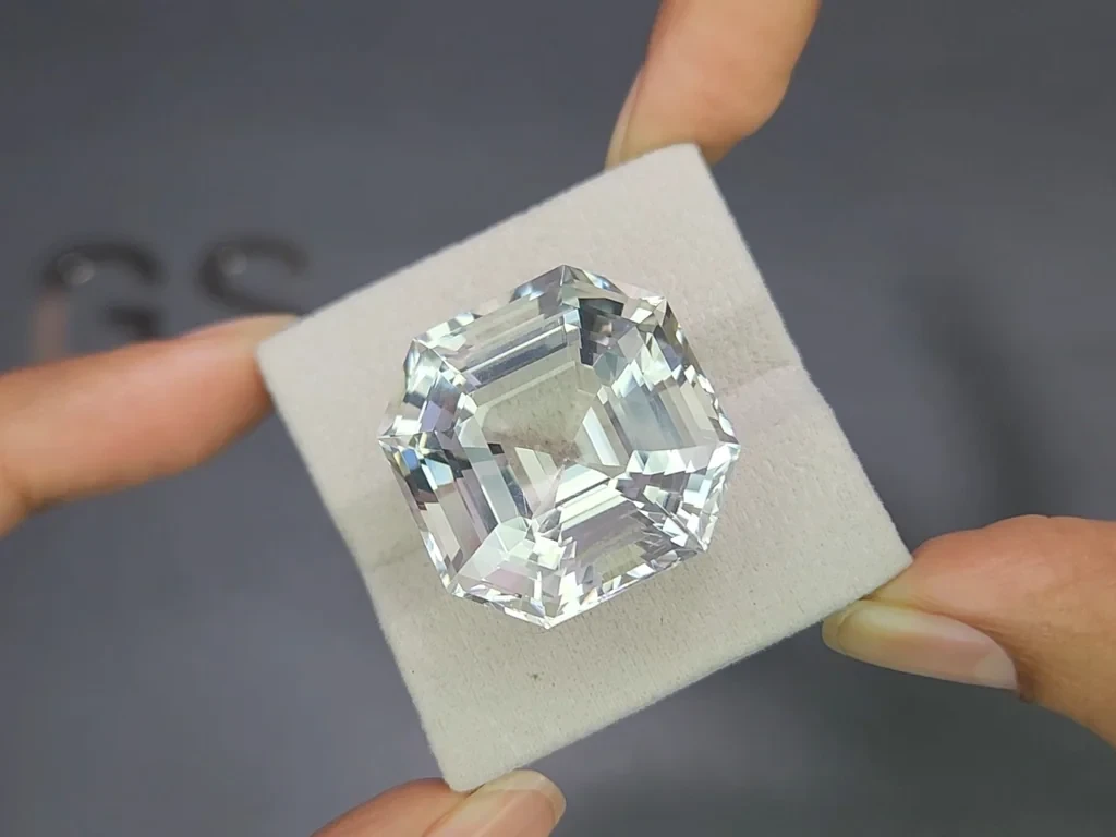 Large beryll octagon cut 67.85 carats, Sri Lanka Image №4