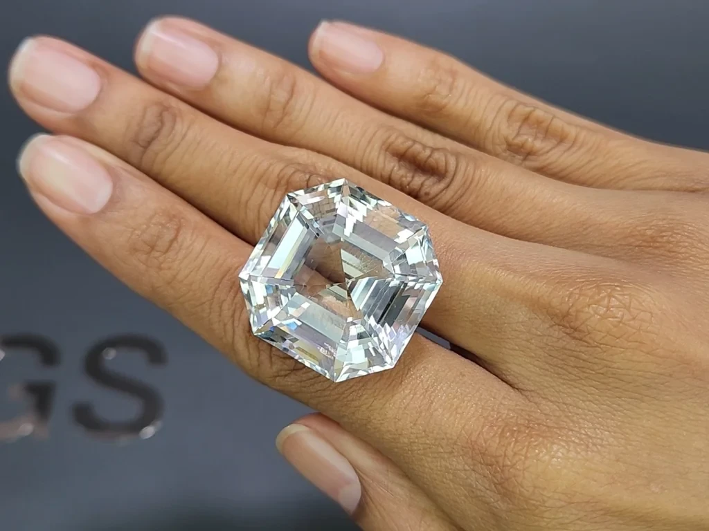 Large beryll octagon cut 67.85 carats, Sri Lanka Image №2