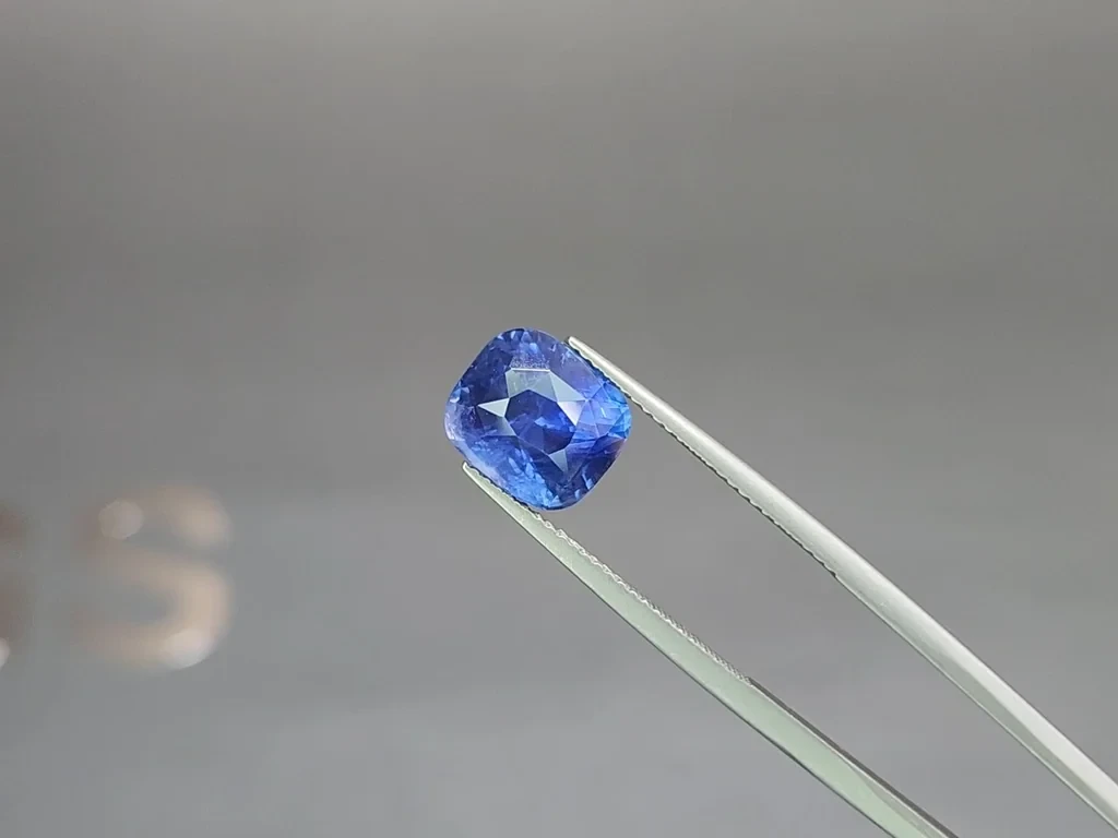 Unheated sapphire Cornflower Blue cushion cut 5.98 carats, Sri Lanka Image №3