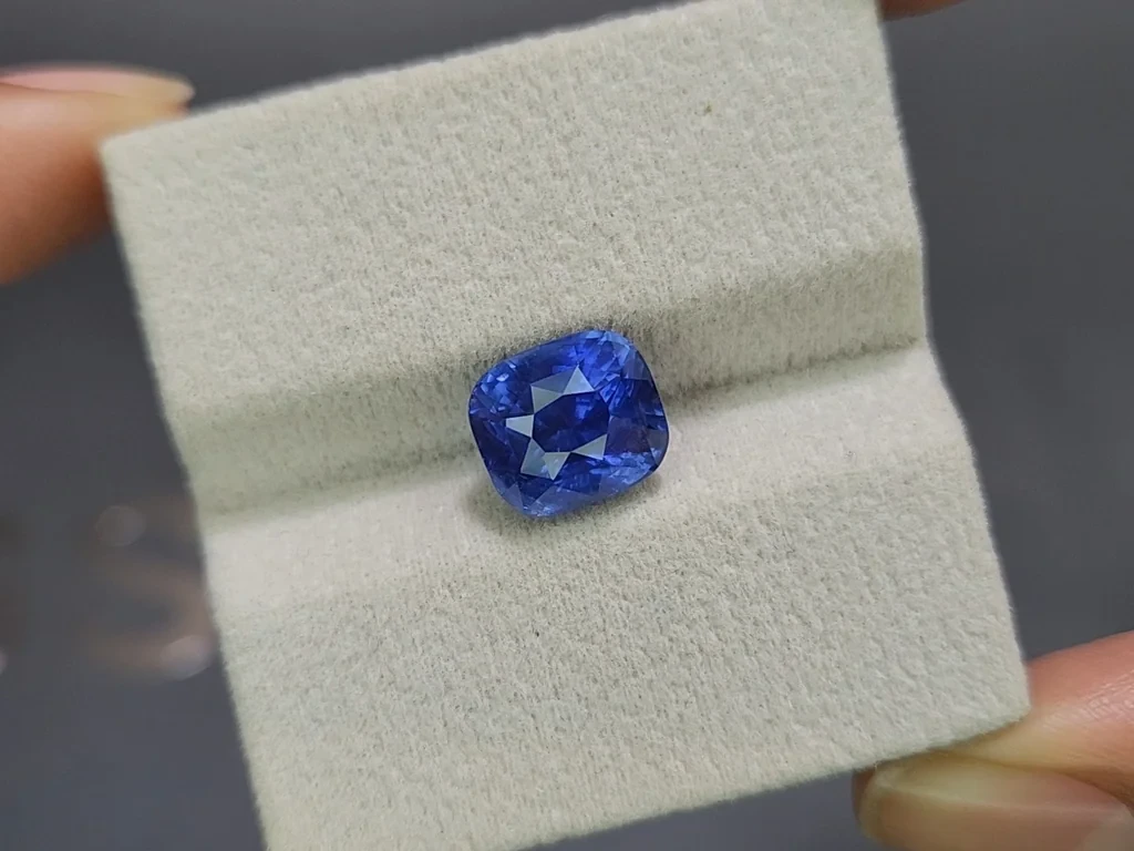 Unheated sapphire Cornflower Blue cushion cut 5.98 carats, Sri Lanka Image №4