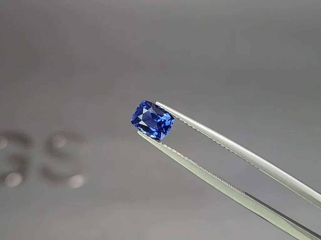 Sapphire Royal Blue cushion cut 1.16 carats, Sri Lanka Image №3