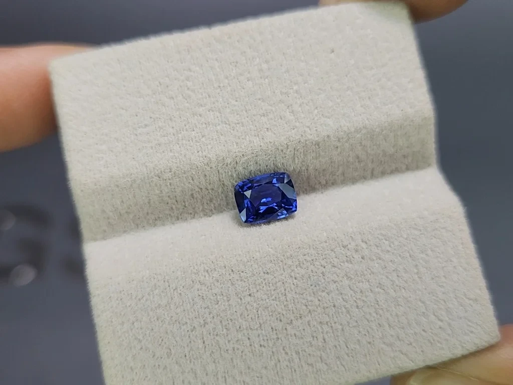 Sapphire Royal Blue cushion cut 1.16 carats, Sri Lanka Image №4