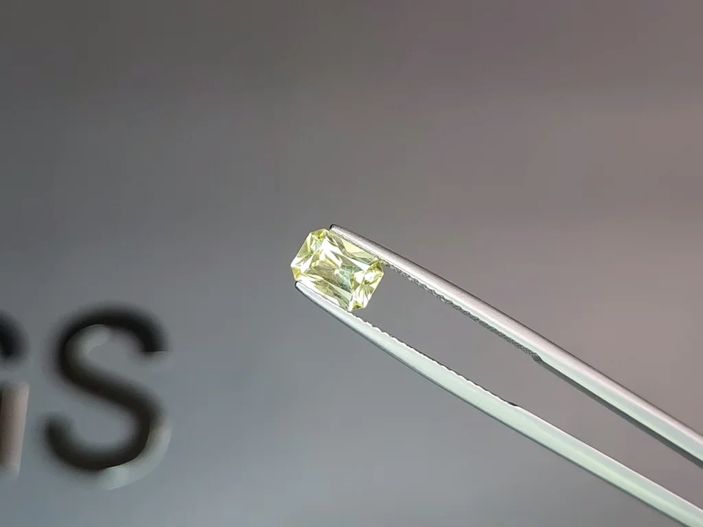 Untreated radiant-cut yellow sapphire 1.11 carats, Madagascar Image №3