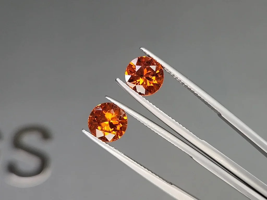 Pair of spessartine garnets in round cut 3.74 carats, Africa Image №3