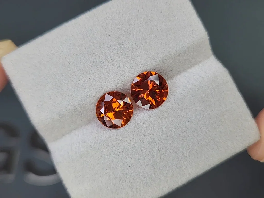 Pair of spessartine garnets in round cut 3.74 carats, Africa Image №4